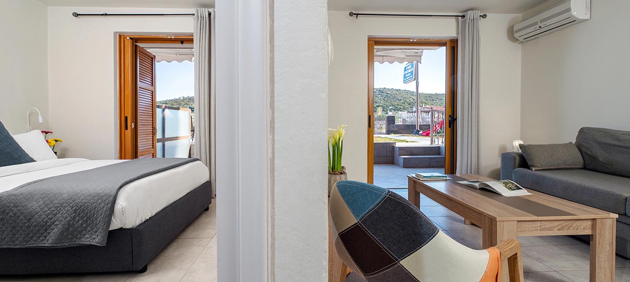 Vivari Apartment with Garden